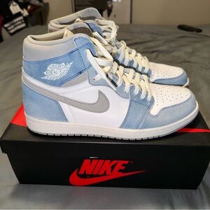 Jordan 1 Retro High Hyper Royal